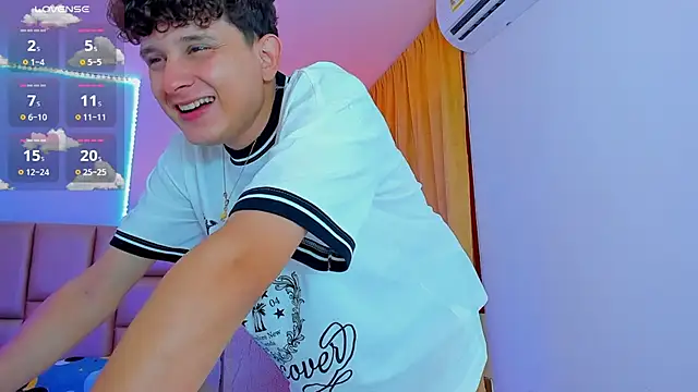 Snapshot of Nathan_Bluee chatting on March 11, 4:18 pm Nathan Bluee online show from March 11, 4:18 pm