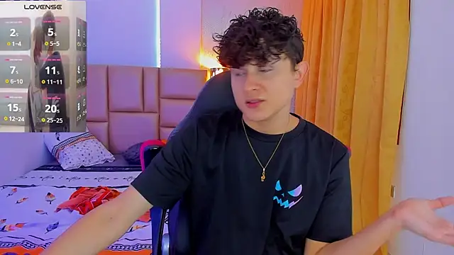 Snapshot of Nathan_Bluee chatting on February 8, 7:59 pm Nathan Bluee online show from February 8, 7:59 pm