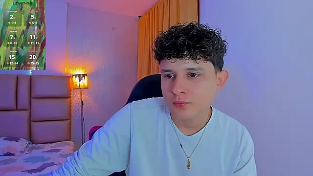 Snapshot of Nathan_Bluee chatting on March 3, 1:23 pm Nathan Bluee online show from March 3, 1:23 pm