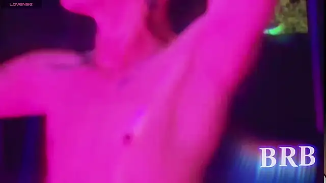 Snapshot of DominicPrince chatting on November 11, 5:24 am DominicPrince online show from November 11, 5:24 am