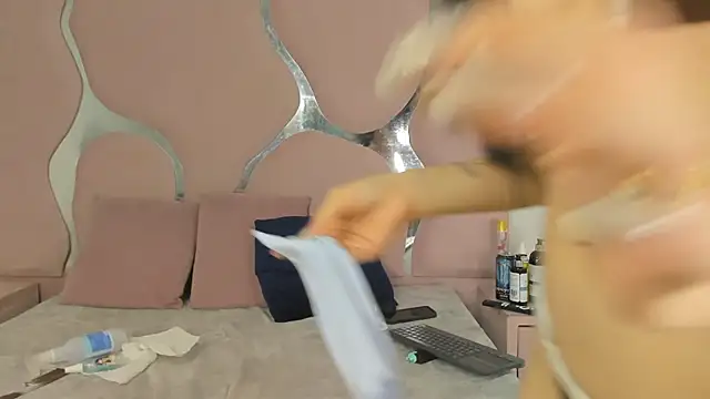 Snapshot of Freyaht chatting on March 4, 5:15 am Freyaht online show from March 4, 5:15 am