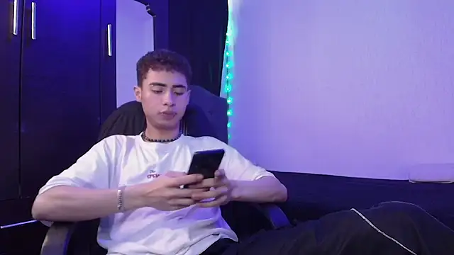 Snapshot of sexybat_twink chatting on February 26, 2:49 pm sexybat twink online show from February 26, 2:49 pm