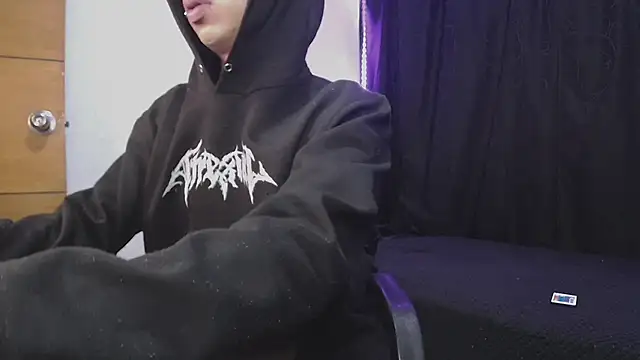 Snapshot of sexybat_twink chatting on March 15, 4:35 am sexybat twink online show from March 15, 4:35 am
