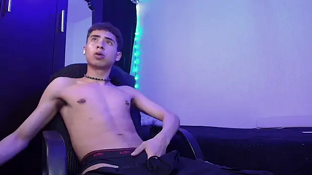 Snapshot of sexybat_twink chatting on February 26, 5:53 pm sexybat twink online show from February 26, 5:53 pm