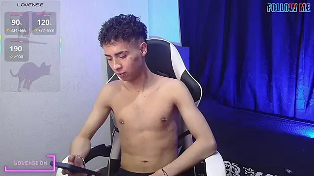 Snapshot of sexybat_twink chatting on October 5, 8:32 pm sexybat twink online show from October 5, 8:32 pm