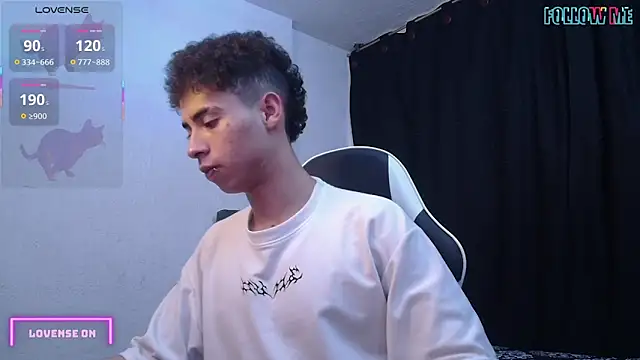 Snapshot of sexybat_twink chatting on October 29, 10:20 pm sexybat twink online show from October 29, 10:20 pm