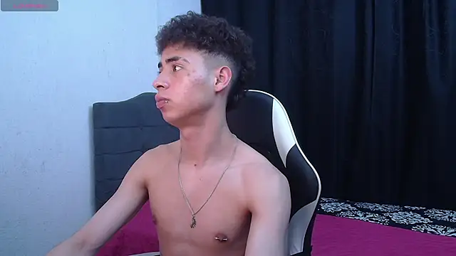 Snapshot of sexybat_twink chatting on October 27, 12:00 am sexybat twink online show from October 27, 12:00 am