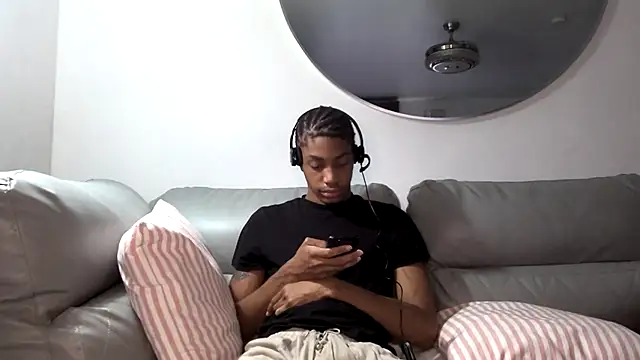 Skinnyblackman online show from October 7, 10:11 pm