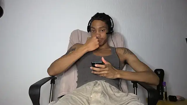 Skinnyblackman online show from June 10, 5:19 am