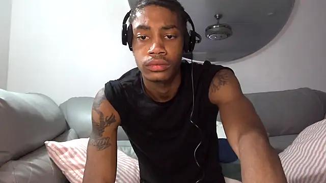 Skinnyblackman online show from October 6, 10:10 pm