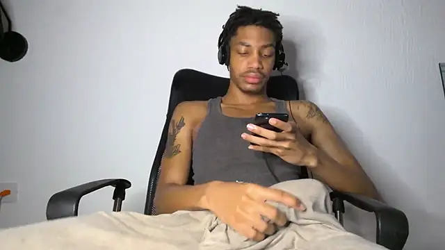Snapshot of Skinnyblackman chatting on July 12, 2:56 am Skinnyblackman online show from July 12, 2:56 am