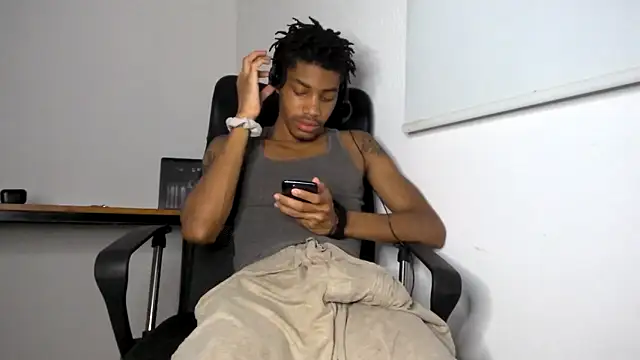 Skinnyblackman online show from May 17, 6:46 am