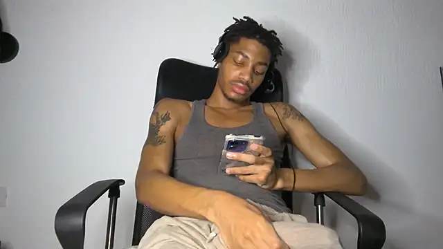 Snapshot of Skinnyblackman chatting on June 26, 2:50 am Skinnyblackman online show from June 26, 2:50 am