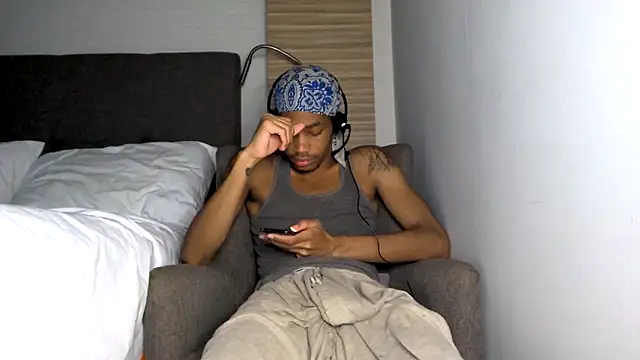 Skinnyblackman online show from May 1, 1:10 am