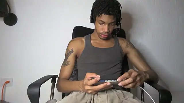 Snapshot of Skinnyblackman chatting on July 16, 2:41 am Skinnyblackman online show from July 16, 2:41 am