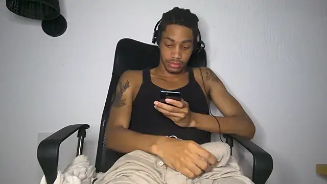 Skinnyblackman online show from June 13, 4:43 am