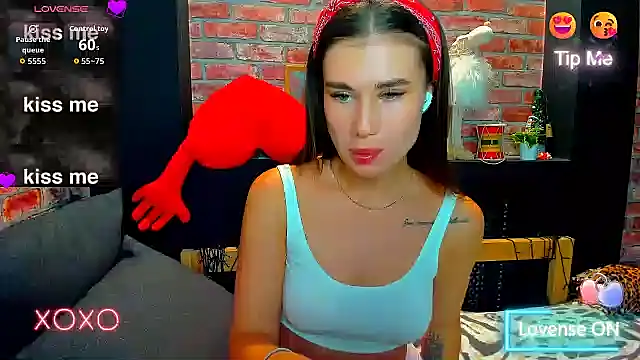 Snapshot of UrJoyy chatting on October 6, 1:12 pm UrJoyy online show from October 6, 1:12 pm