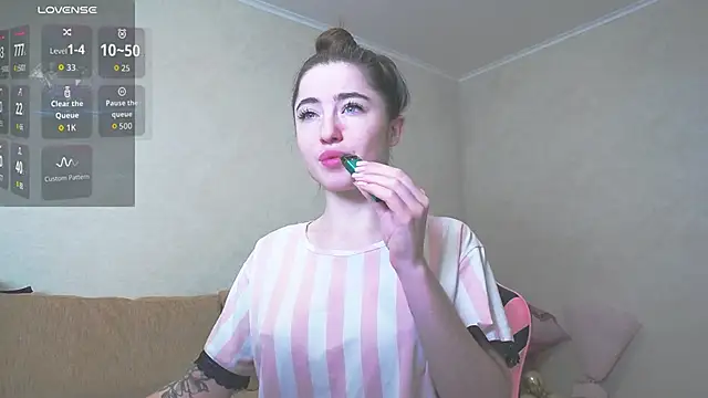 Snapshot of Luxuryalma chatting on February 25, 9:09 am Luxuryalma online show from February 25, 9:09 am