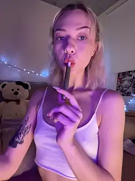 Snapshot of _urbestie_ chatting on May 23, 10:42 pm urbestie online show from May 23, 10:42 pm