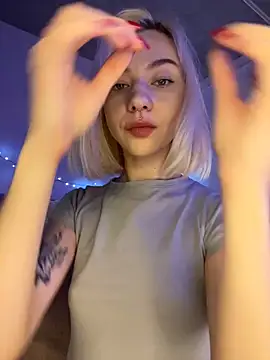 Snapshot of _urbestie_ chatting on March 18, 11:27 pm urbestie online show from March 18, 11:27 pm