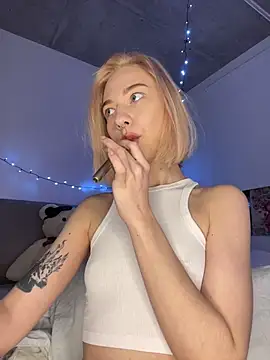 Snapshot of _urbestie_ chatting on February 13, 11:49 pm urbestie online show from February 13, 11:49 pm