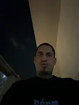 Snapshot of juicyj1311 chatting on March 3, 8:21 am juicyj1311 online show from March 3, 8:21 am