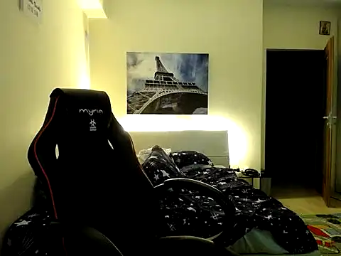 amydamarw online show from March 31, 8:11 pm