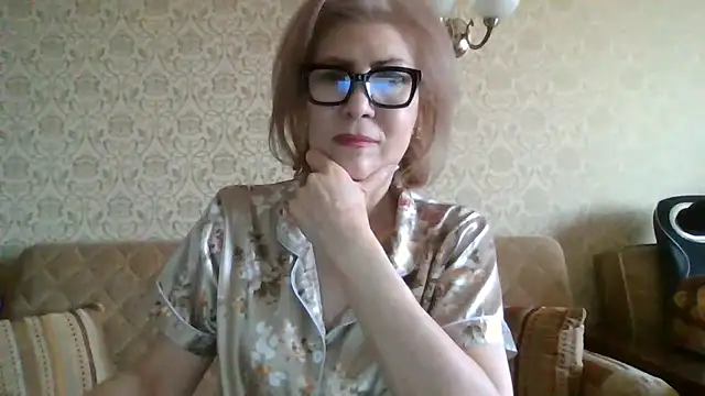 Snapshot of Elegant00Lady chatting on June 18, 4:00 am Elegant00Lady online show from June 18, 4:00 am