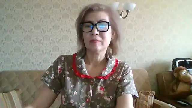 Snapshot of Elegant00Lady chatting on June 29, 8:32 am Elegant00Lady online show from June 29, 8:32 am