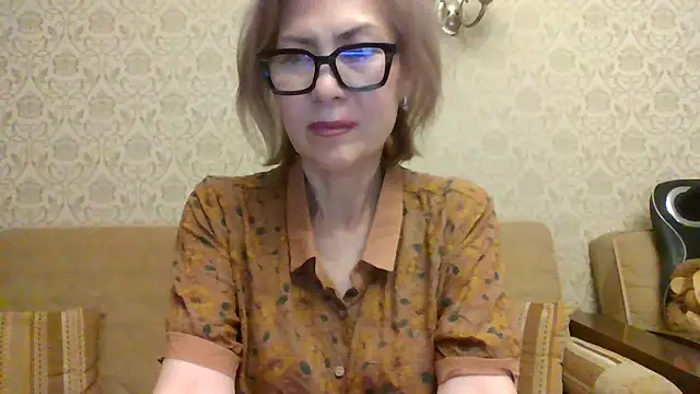 Snapshot of Elegant00Lady chatting on June 15, 5:01 pm Elegant00Lady online show from June 15, 5:01 pm