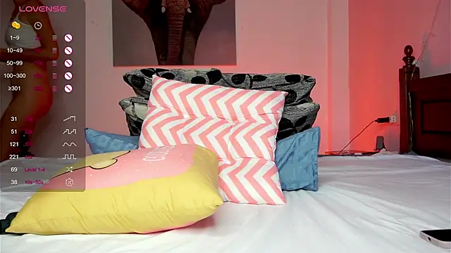 Avrilmoon online show from February 15, 1:17 am