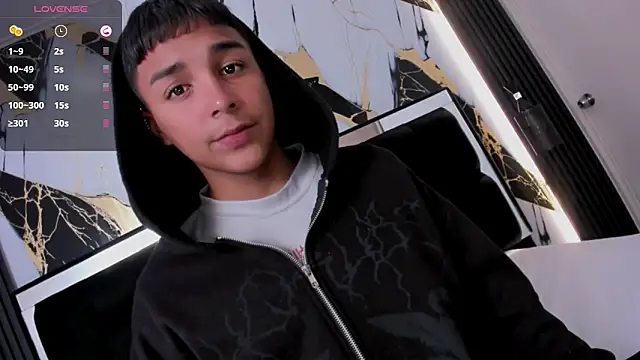 Snapshot of Seductivo_jr chatting on February 26, 5:18 am Seductivo jr online show from February 26, 5:18 am