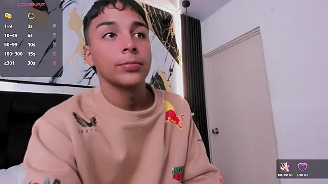 Snapshot of Seductivo_jr chatting on February 24, 5:41 am Seductivo jr online show from February 24, 5:41 am