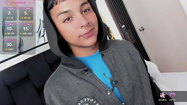 Snapshot of Seductivo_jr chatting on February 13, 3:39 am Seductivo jr online show from February 13, 3:39 am