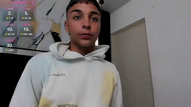 Snapshot of Seductivo_jr chatting on February 19, 4:20 am Seductivo jr online show from February 19, 4:20 am