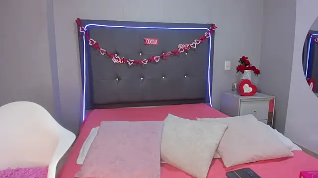 emma lye online show from April 16, 9:39 pm