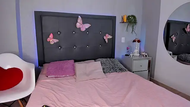 Snapshot of emma_lye chatting on June 27, 7:42 pm emma lye online show from June 27, 7:42 pm