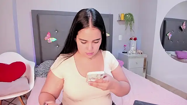 Snapshot of emma_lye chatting on July 3, 7:53 pm emma lye online show from July 3, 7:53 pm