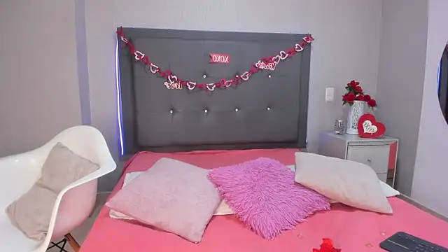 emma lye online show from April 18, 9:26 pm