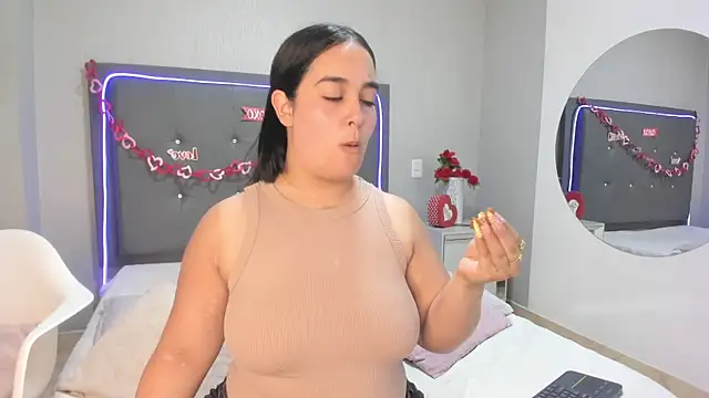 emma lye online show from April 7, 8:10 pm