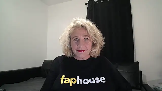 Snapshot of CamillaCreampie chatting on October 15, 7:55 pm CamillaCreampie online show from October 15, 7:55 pm