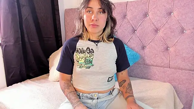 Snapshot of riley_colors chatting on January 29, 8:46 pm riley colors online show from January 29, 8:46 pm