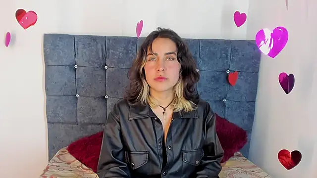 Snapshot of riley_colors chatting on February 14, 10:04 pm riley colors online show from February 14, 10:04 pm