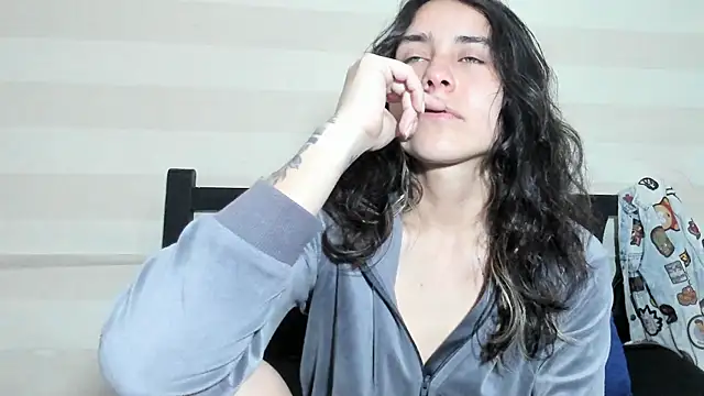 Snapshot of riley_colors chatting on November 13, 6:12 pm riley colors online show from November 13, 6:12 pm