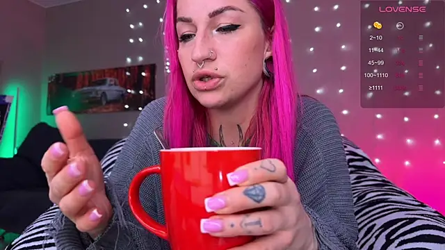 Snapshot of Tanya_Acid chatting on June 26, 4:18 am Tanya Acid online show from June 26, 4:18 am
