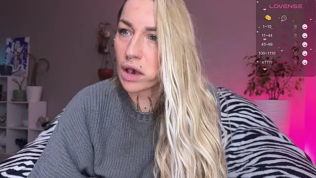 Tanya Acid online show from December 3, 3:11 pm