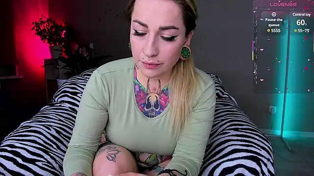 Snapshot of Tanya_Acid chatting on February 18, 6:58 pm Tanya Acid online show from February 18, 6:58 pm