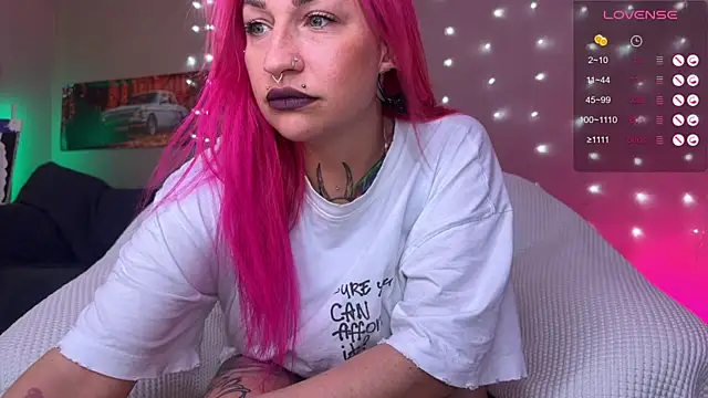 Snapshot of Tanya_Acid chatting on June 11, 5:32 pm Tanya Acid online show from June 11, 5:32 pm