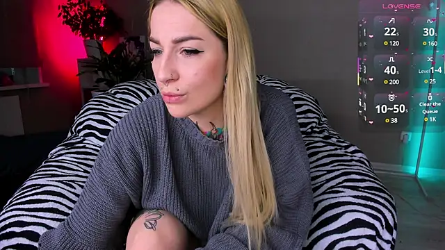 Snapshot of Tanya_Acid chatting on February 21, 5:24 am Tanya Acid online show from February 21, 5:24 am