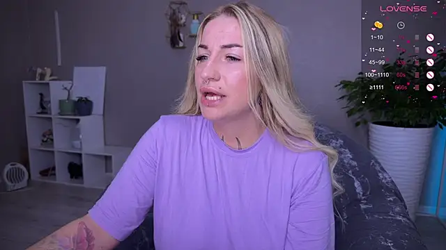 Snapshot of Tanya_Acid chatting on September 20, 4:17 am Tanya Acid online show from September 20, 4:17 am